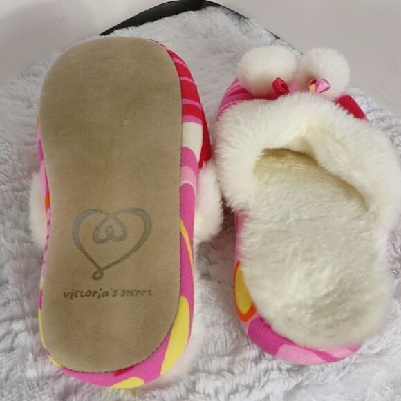 Victoria's Secret Faux Fur Slippers - Picture 4 of 6